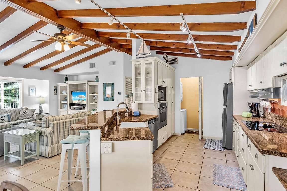 La Casa Habana Grassy Key, FL 3 Bedrooms 8 Guests