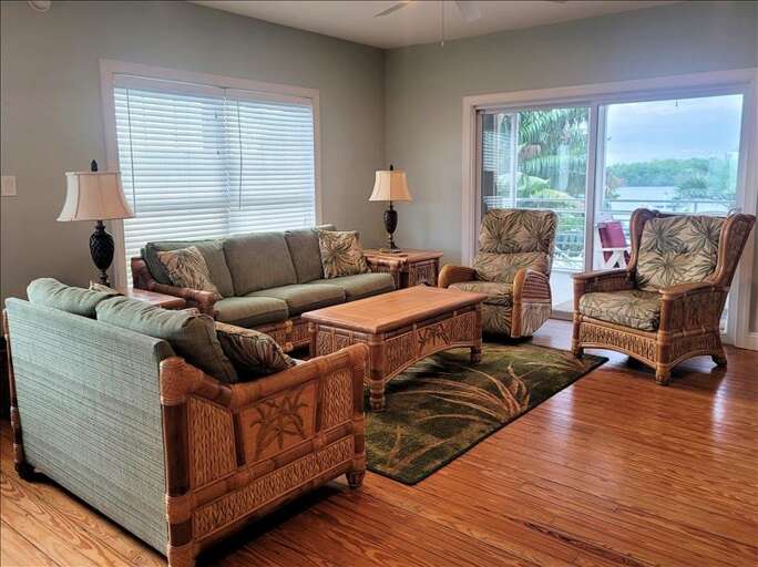 Living seating toward porch