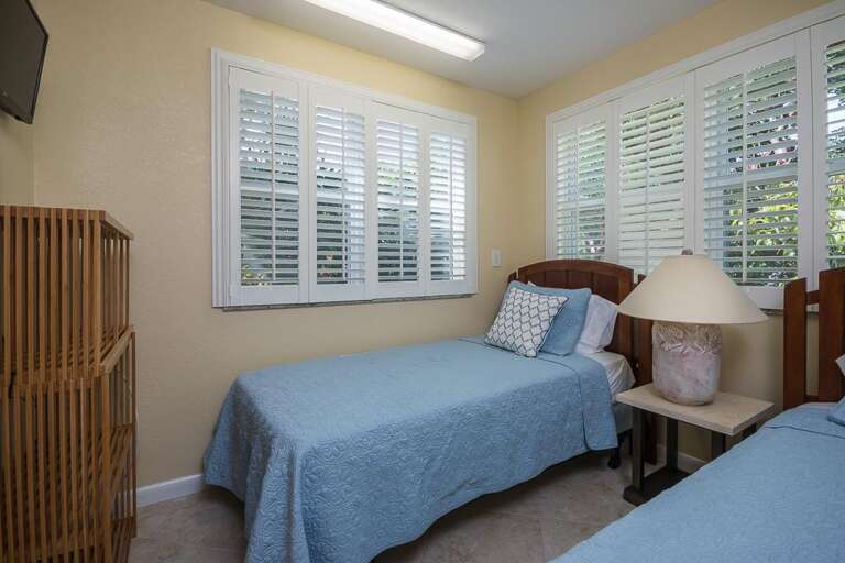 Twin room off master Twin room off master