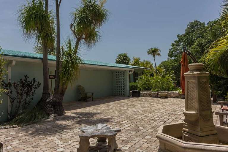 Quiet spot (roadside) Quiet spot (roadside)