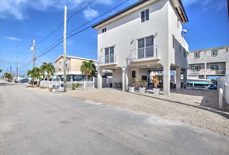 Entrance to this grand lady Entrance to this grand lady