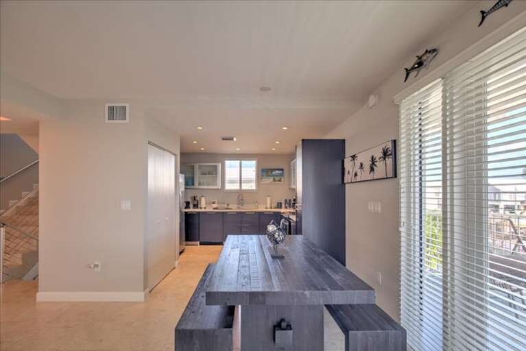 Dining Area Dining Area