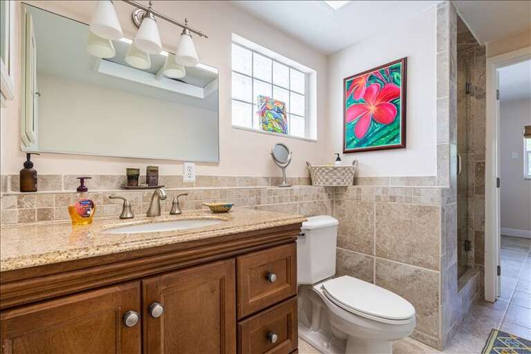 Downstairs Bath 2 Entrances Downstairs Bath 2 Entrances