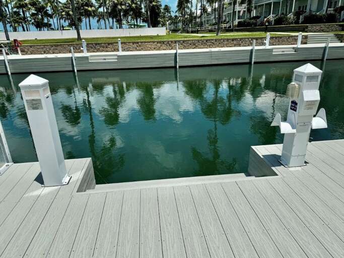 Salty Fare Too (20) Luxury Waterfront Villa