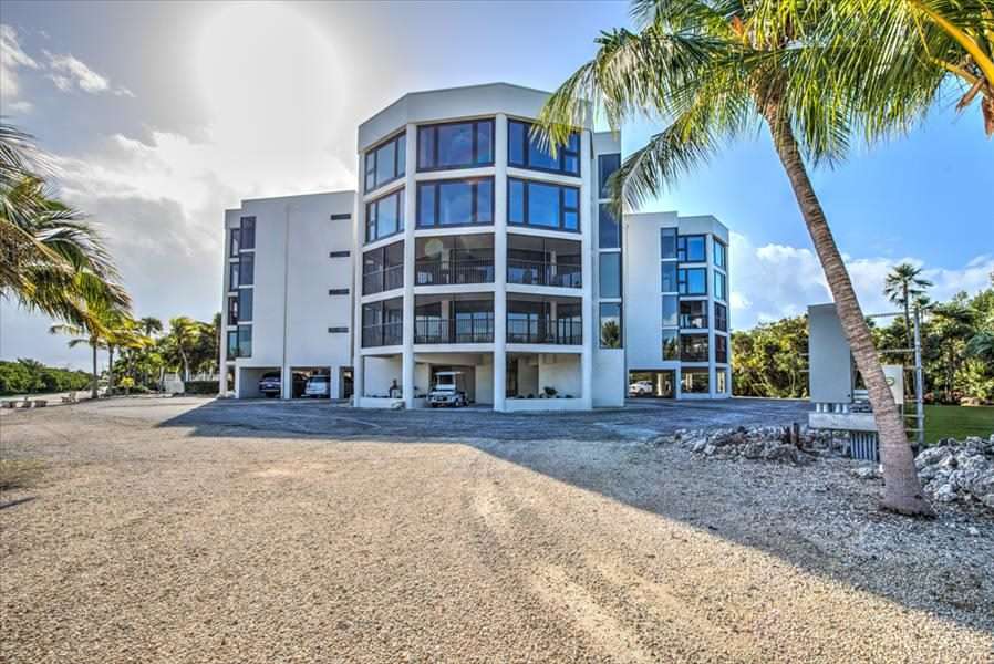 Seawatch Stunning 2 Bedroom Condo in Marathon, FL Sleeps 6