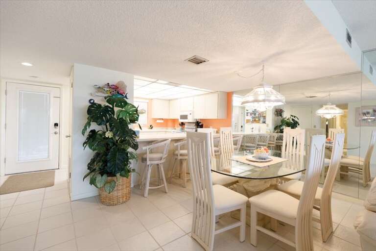 Dining Area Dining Area