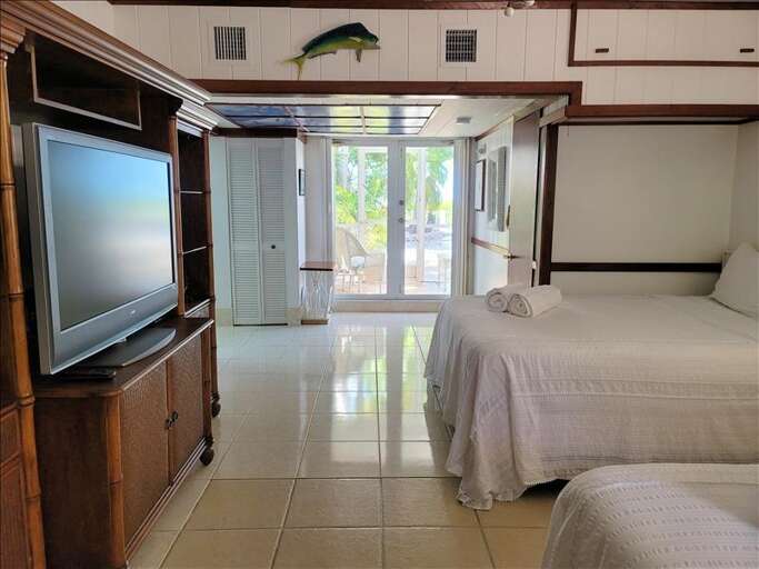 Cottage view to water end