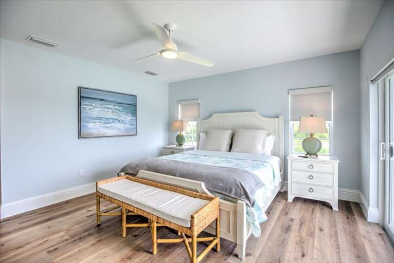 Master bedroom Master bedroom