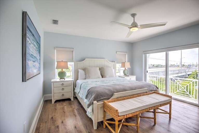 Master bedroom Master bedroom