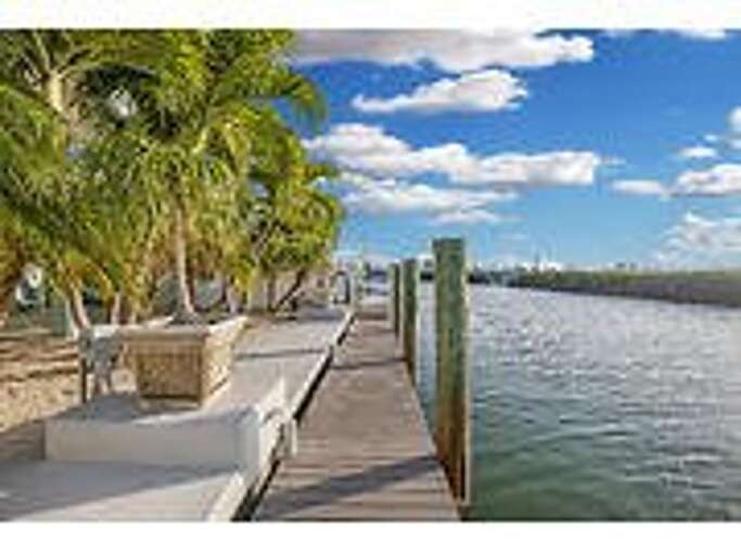 Backyard Dockage for your boat 40'