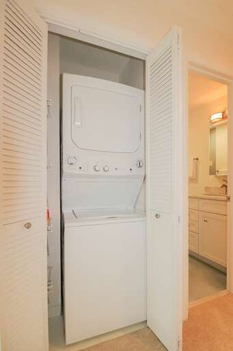 Halway Washer & Dryer Halway Washer & Dryer