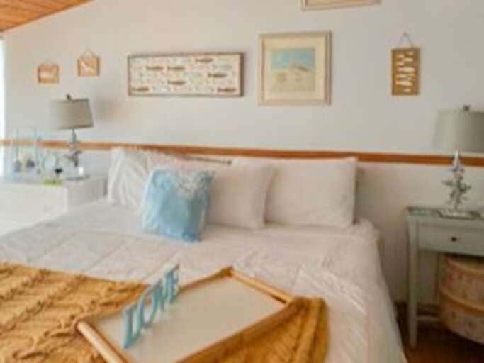 Upstairs Master Suite Upstairs Master Suite