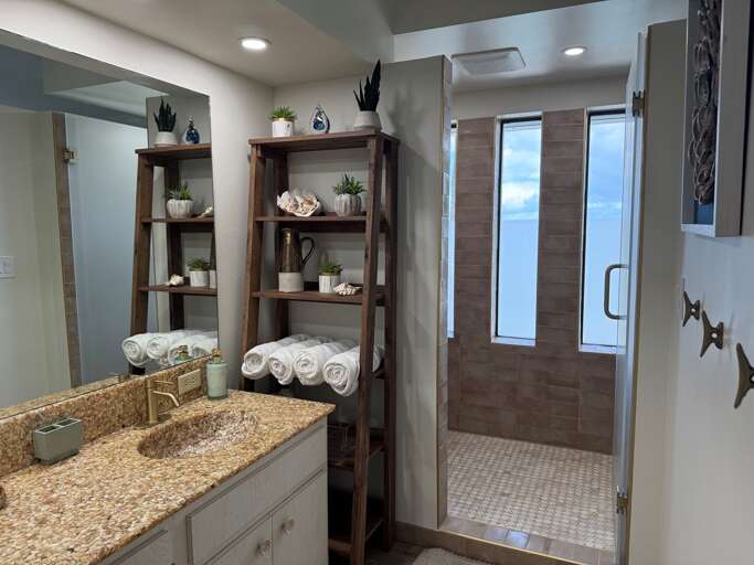 Main Suite Full Bath