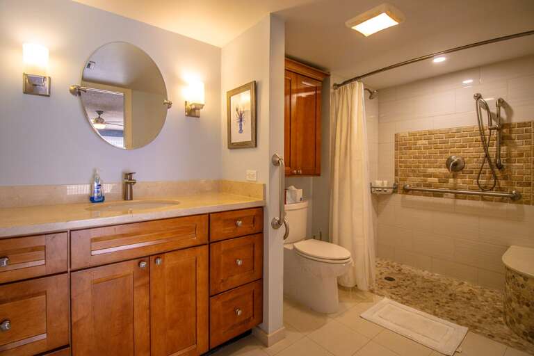 Main Bathroom Main Bathroom