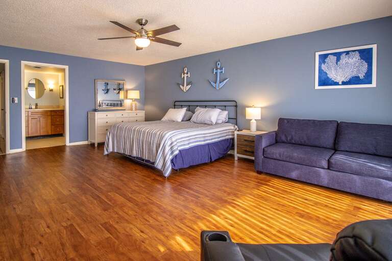 Main Bedroom King Bed & Pull Out Sofa Main Bedroom King Bed & Pull Out Sofa
