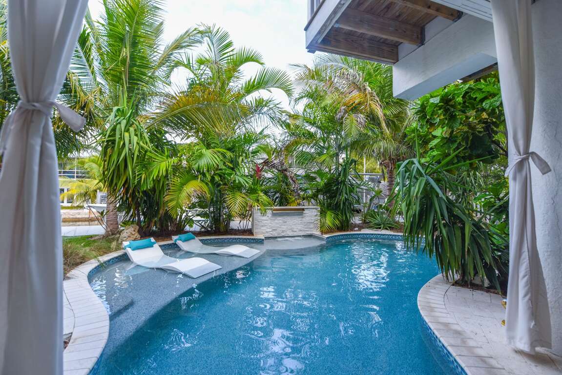 Casa West Indies Charming 2 Bedroom Vacation Rental in Ramrod Key, FL Sleeps 6