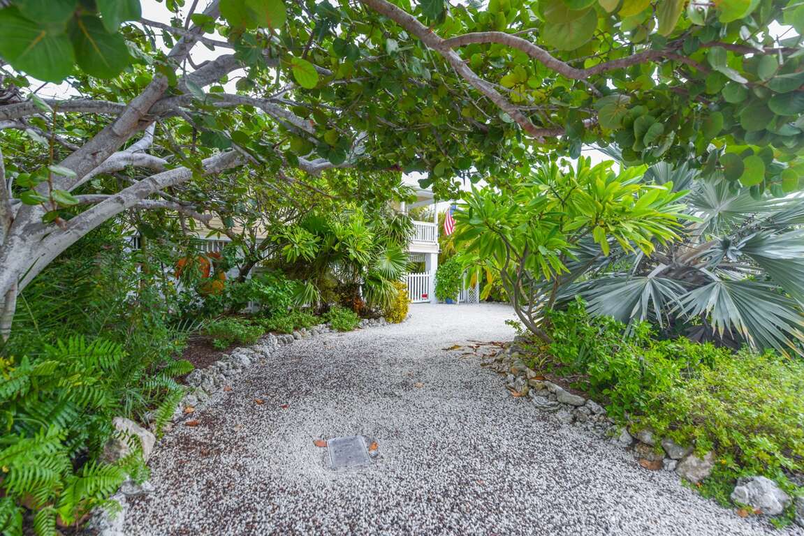 Casa West Indies Charming 2 Bedroom Vacation Rental in Ramrod Key, FL Sleeps 6