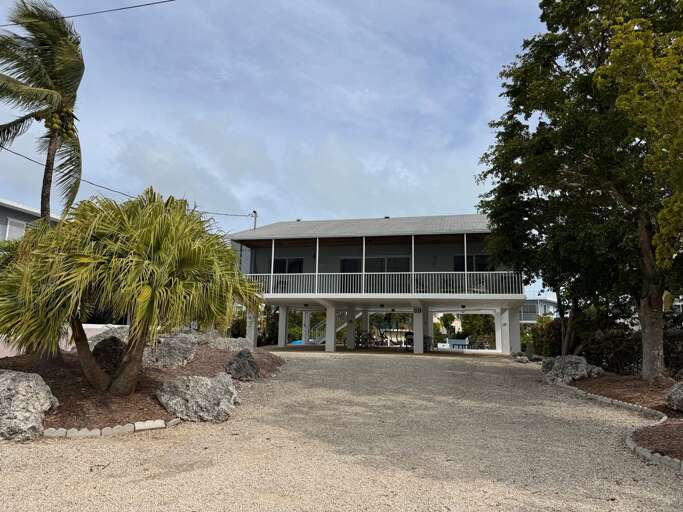 Ocean Shores Key Largo, FL 2 Bedroom Vacation Rental for 6 Guests