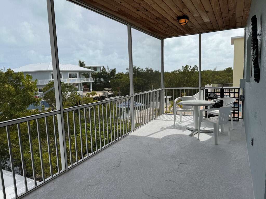 Ocean Shores Key Largo, FL 2 Bedroom Vacation Rental for 6 Guests