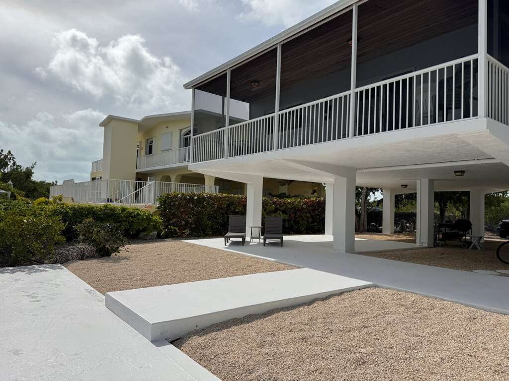 Ocean Shores Key Largo, FL 2 Bedroom Vacation Rental for 6 Guests