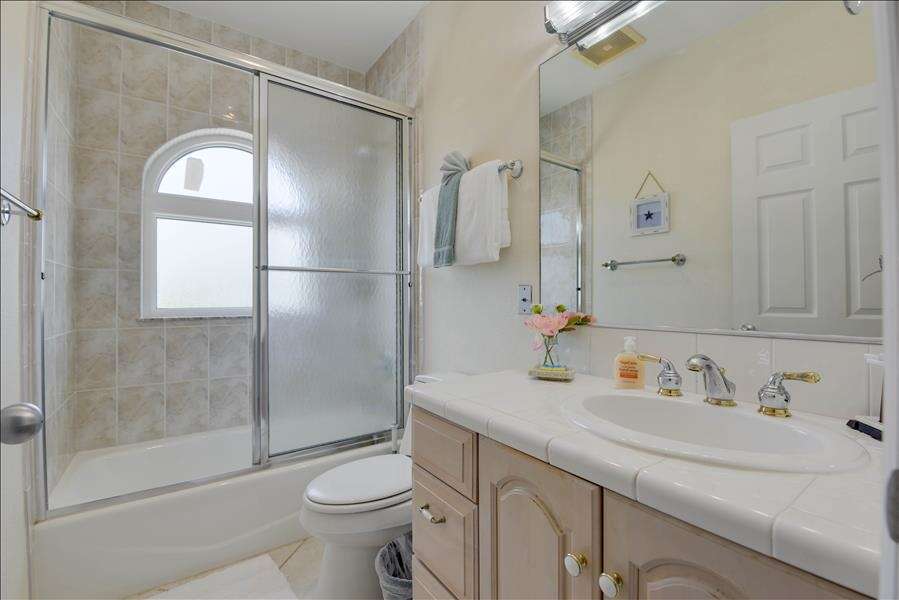 Atlantic Chateau 3 Bedroom House for Short Term Rental in Summerland