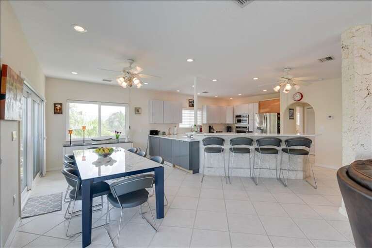 Kitchen / Dining  Kitchen / Dining