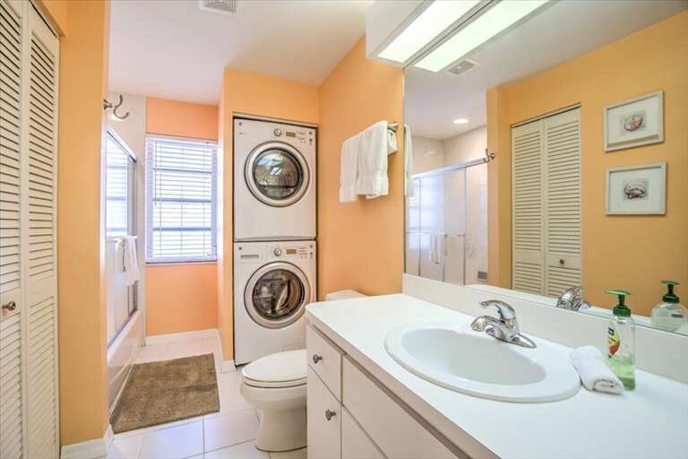 Hall Bathroom Upstairs