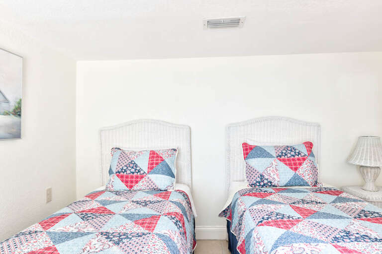 Twin Bedroom Downstairs Twin Bedroom Downstairs