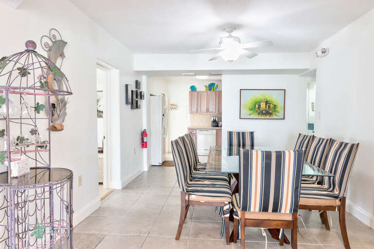 Dining Area Dining Area