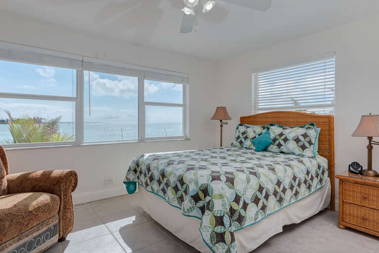 Master bedroom Master bedroom