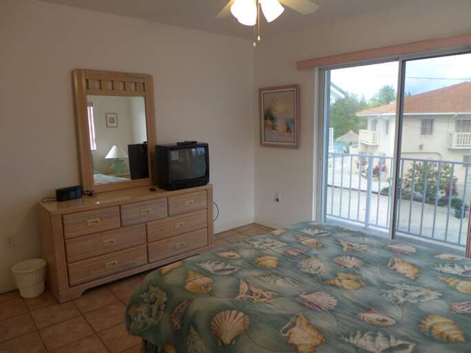 Queen bedroom upstairs