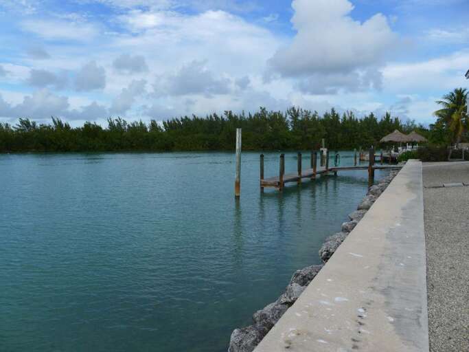 Channel dock Channel dock