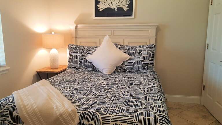 Guest Bedroom with Queen bed
