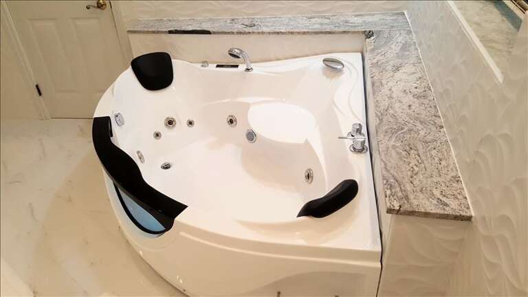 Master bath spa tub 2020