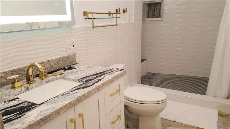 Hall bath top floor 2020