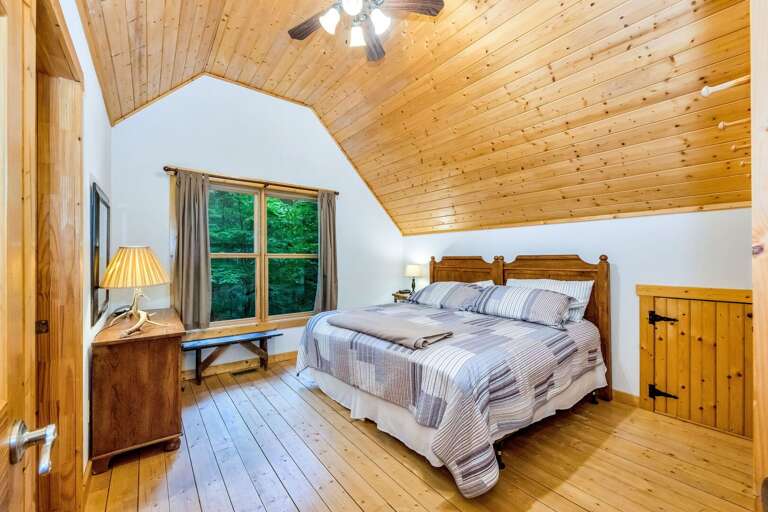 King bed in upstairs bedroom... King bed in upstairs bedroom...