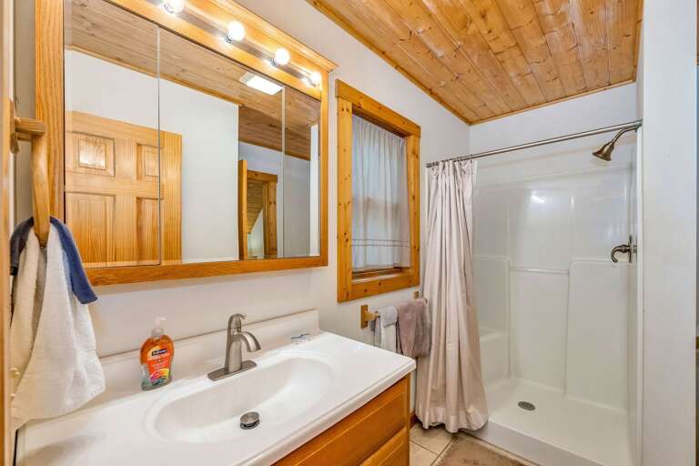 Upstairs bathroom... Upstairs bathroom...