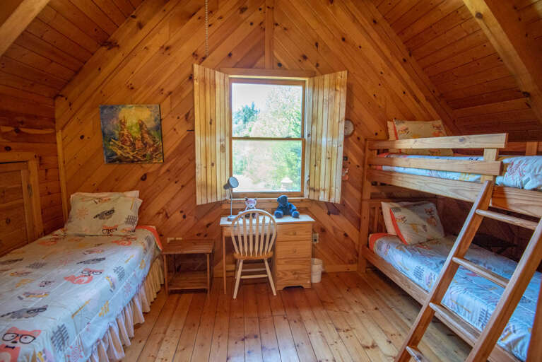 Bunk beds and a twin bed is perfect for the kids! Bunk beds and a twin bed is perfect for the kids!