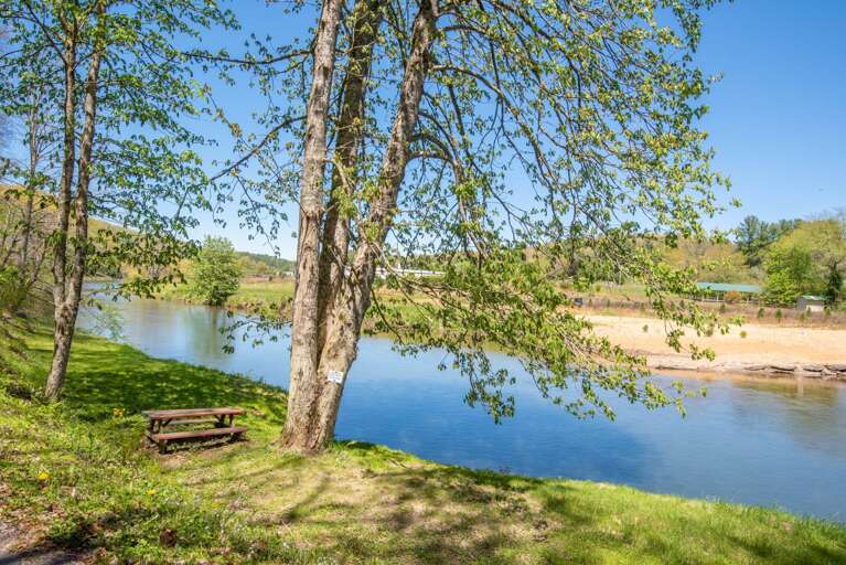 Community River Access nearby... Community River Access nearby...