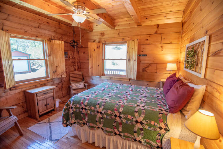 Queen size bed... Queen size bed...