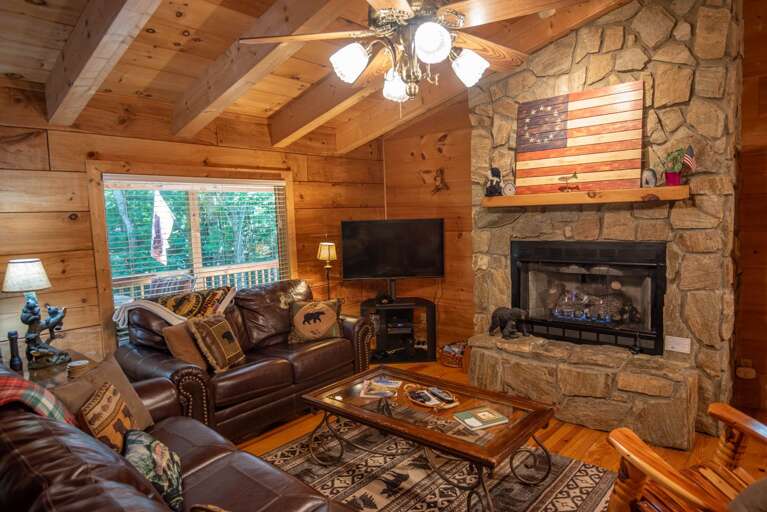 Quintessential log cabin feels...
