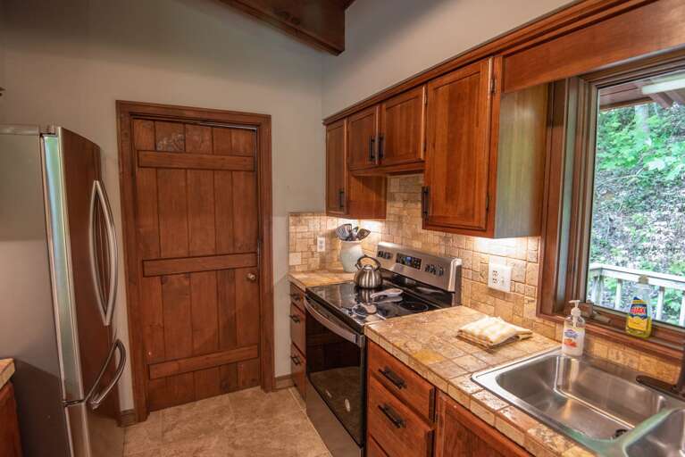 Well-stocked kitchen... Well-stocked kitchen...