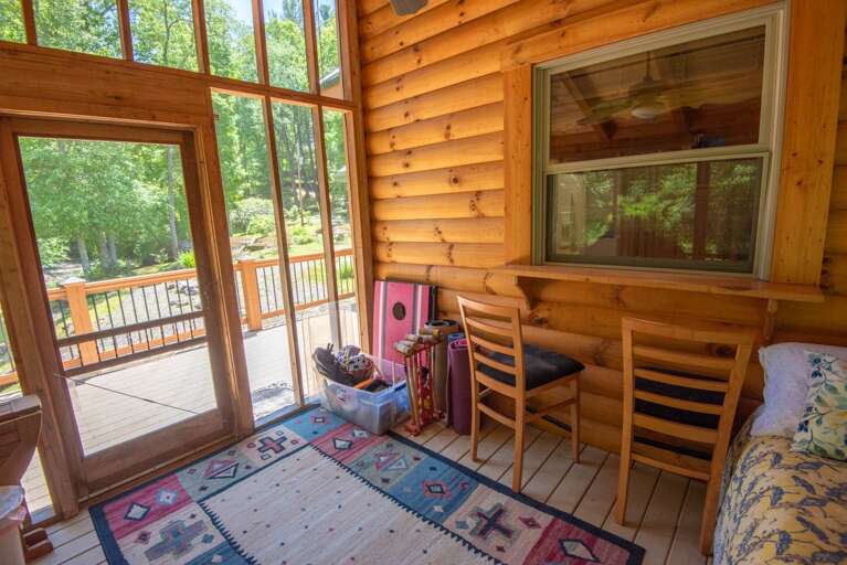 Pass through dining al fresca (great for wet kids!)...