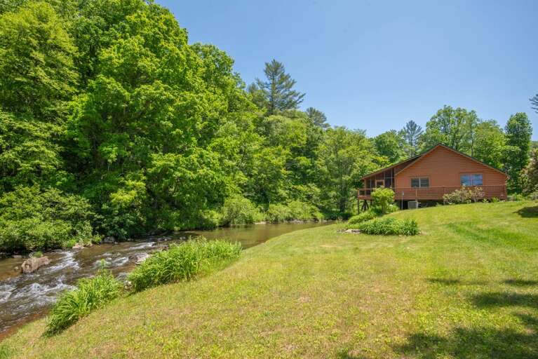Your riverfront Cabin, your home away from home, Cranberry Mill in Laurel Springs (Ashe county).