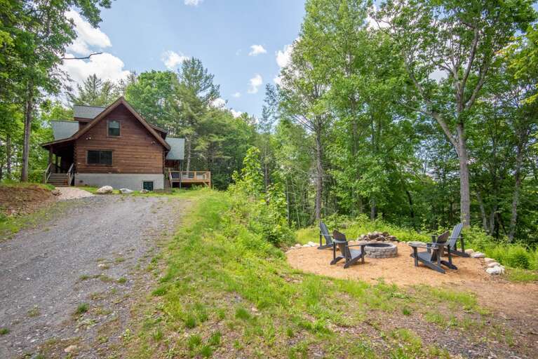 Crest Cabin, your next home away from home, in the beautiful small town of Lansing NC. Crest Cabin, your next home away from home, in the beautiful small town of Lansing NC.