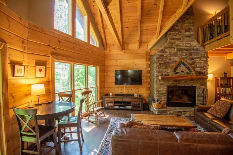 Flat Screen Smart TV and pub table dining... Flat Screen Smart TV and pub table dining...