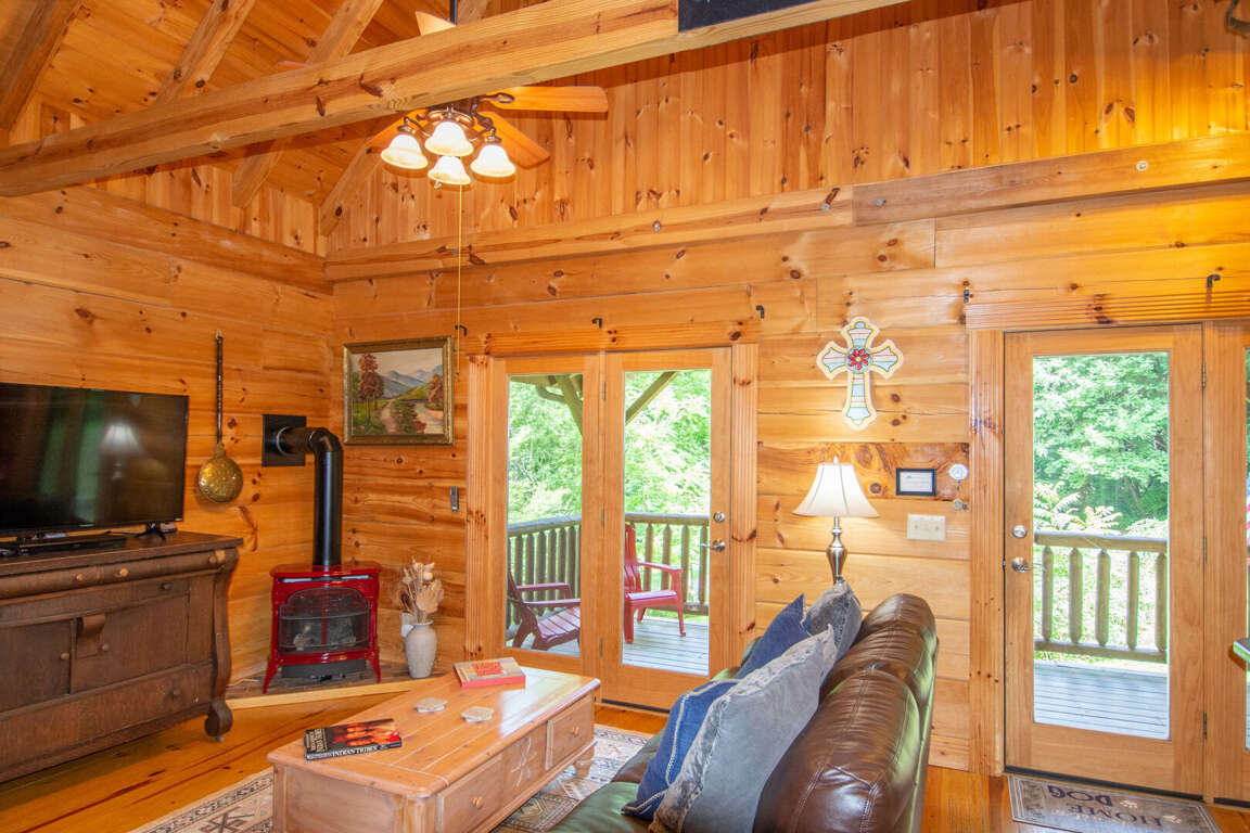 Downtown Cabin West Jefferson Log Cabin with 2 Bedrooms Sleeps 4 Find Rentals