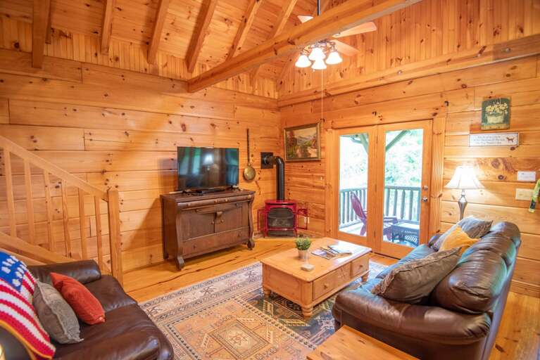 Leather couches, Flatscreen TV and stove...