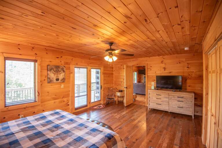 Complete with dresser so you can unpack & feel at home... Complete with dresser so you can unpack & feel at home...