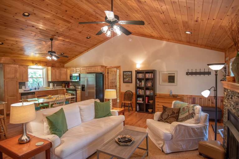 Vaulted ceilings, plenty of space...